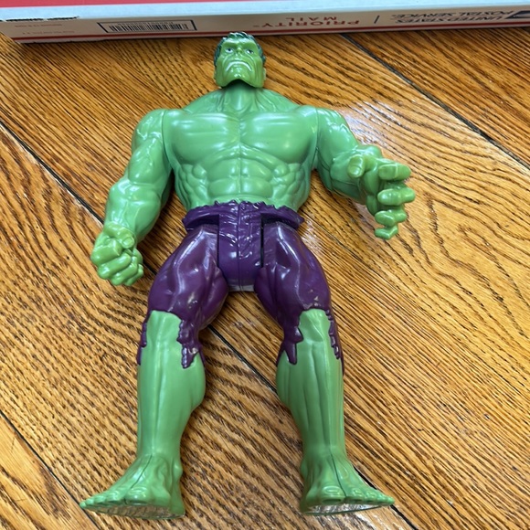 Hasbro Incredible Hulk, action figurine.  Good used condition.  Dated 2013. - Picture 3 of 8